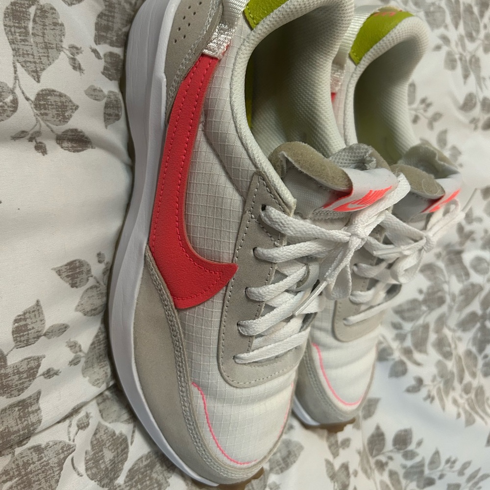 Nike Waffle Debut Wom Sneakers